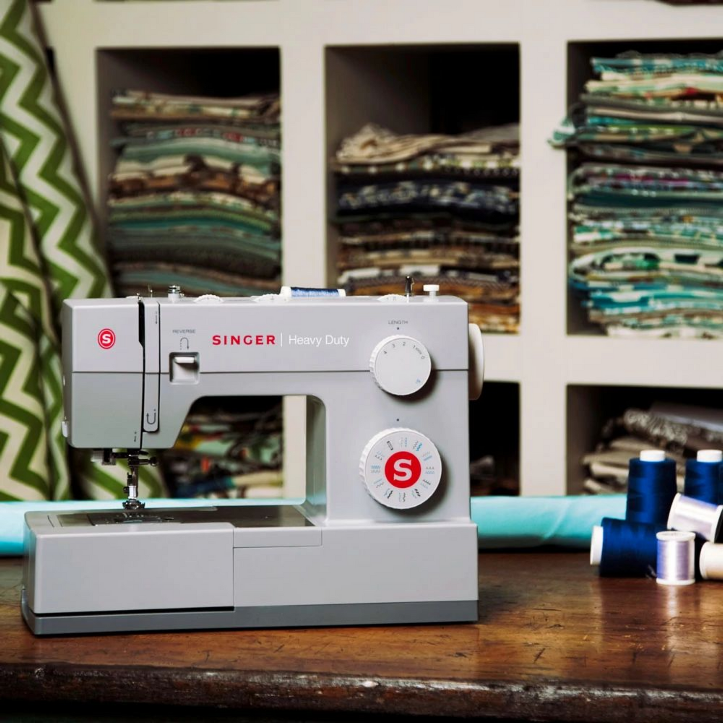 Singe heavy duty 4423 - Sewing achine - Grey - Side view