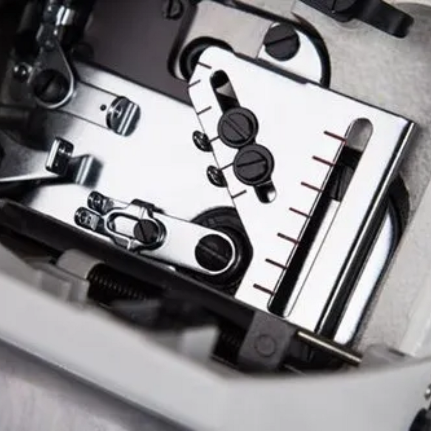 Jack E3 Model 5-thread - Overlock sewing machine - Multi color - Close view