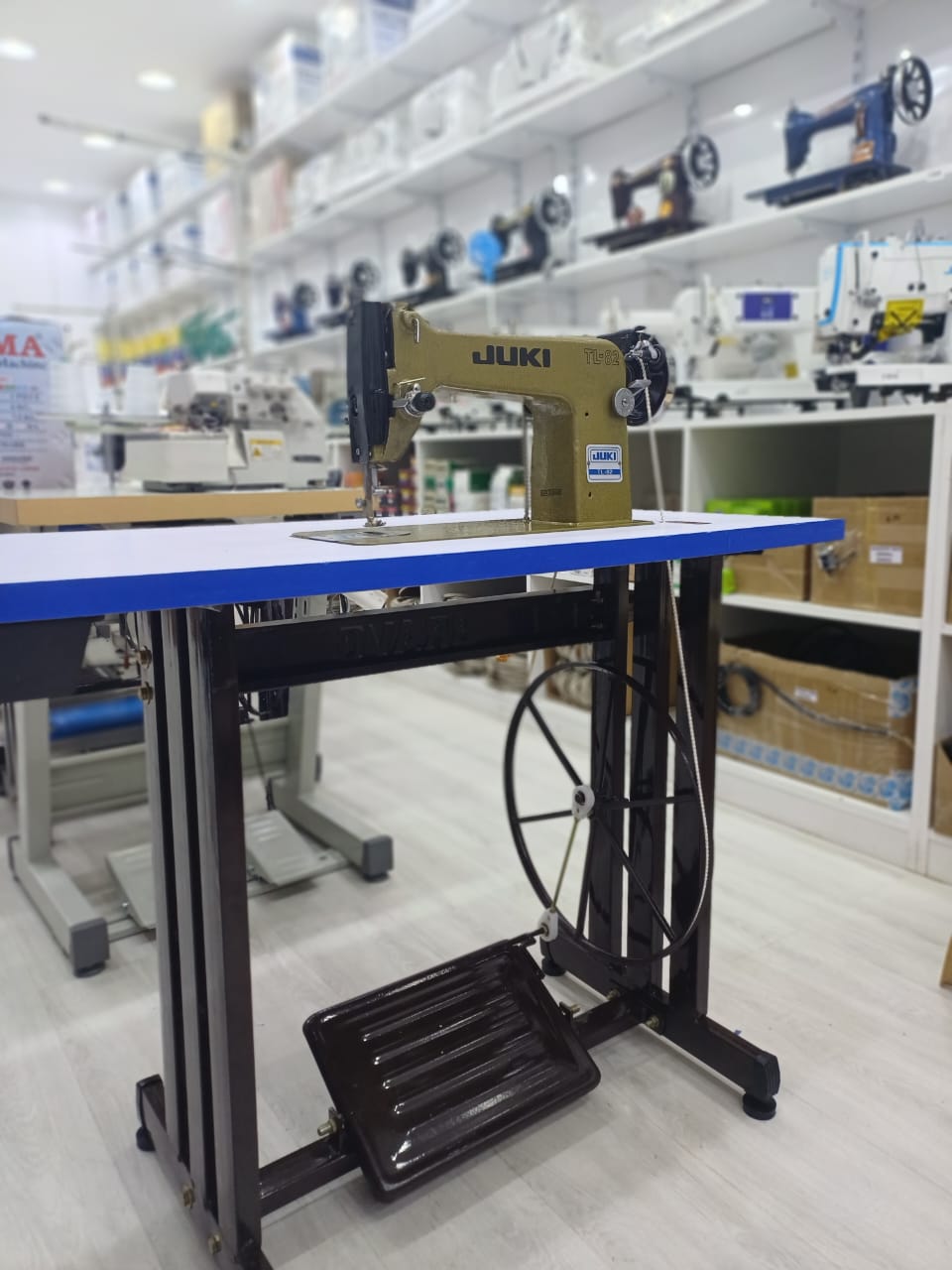 TL82 semi-industrial Sewing machine