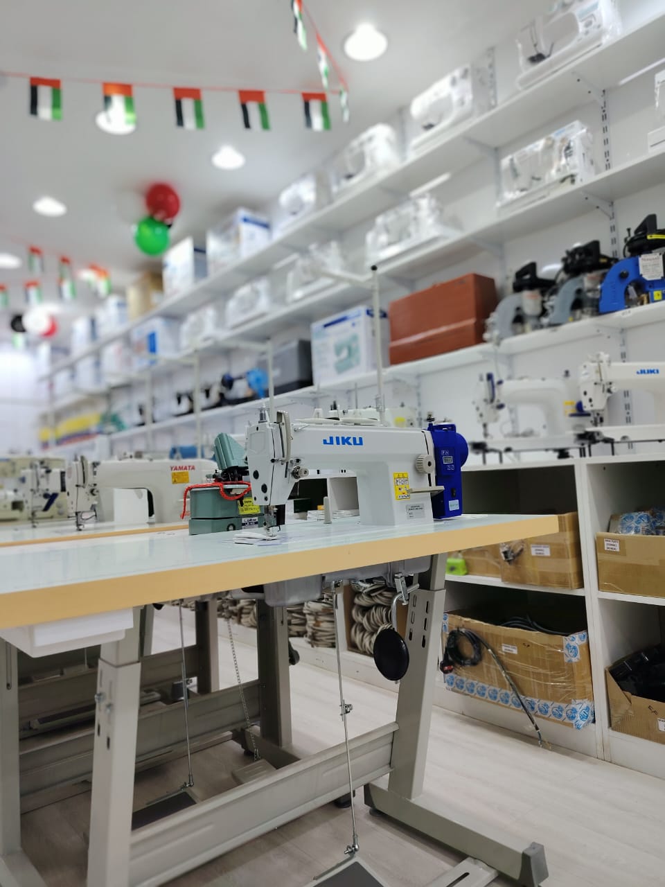 JIKU 5550 - 1 needle Lockstitch Machine with direct drive motor and table stand