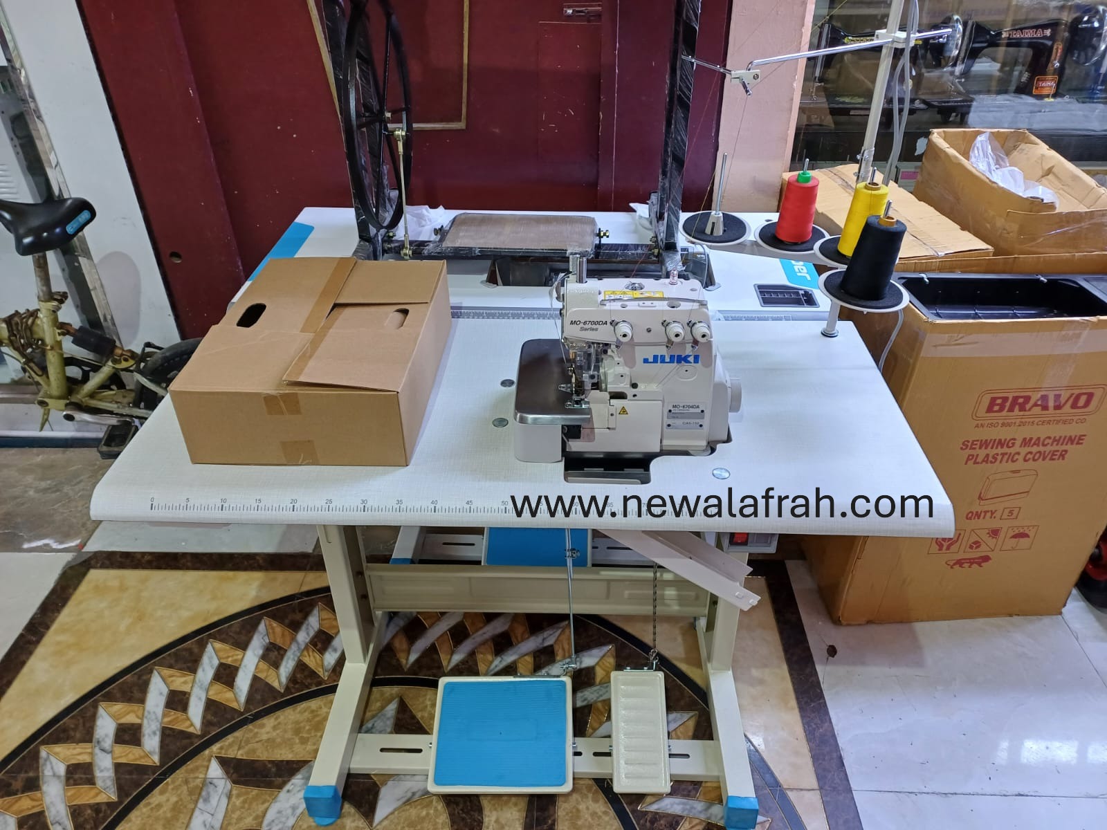 JUKI MO-6704DA Pico Industrial Overlock Sewing Machine, Complete Set with JUKI Table, 550w Servo Motor, 3-Thread High-Speed, 7,000RPM Sewing Speed, Serger, White | MO-6704DA - NEW AL AFRAH