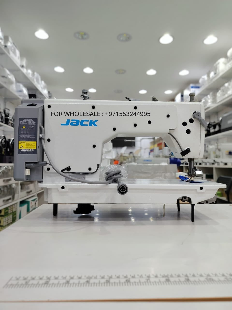 Jack F6 sewing machine