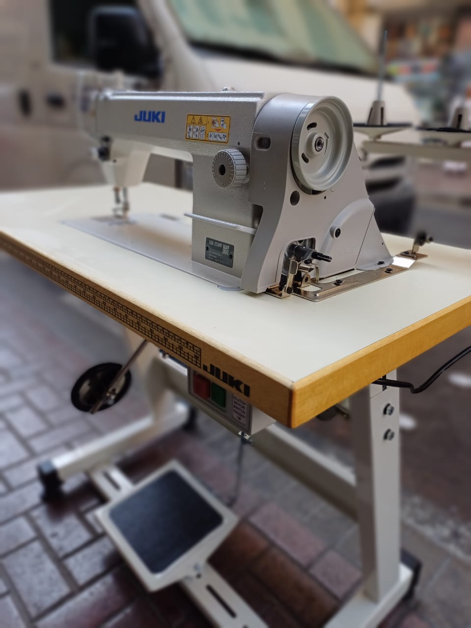 Juki DDL-5550N sewing machine complete set