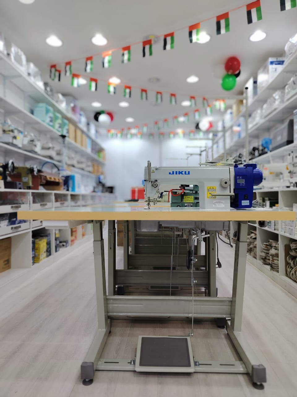 JIKU 5550 - 1 needle Lockstitch Machine with direct drive motor and table stand