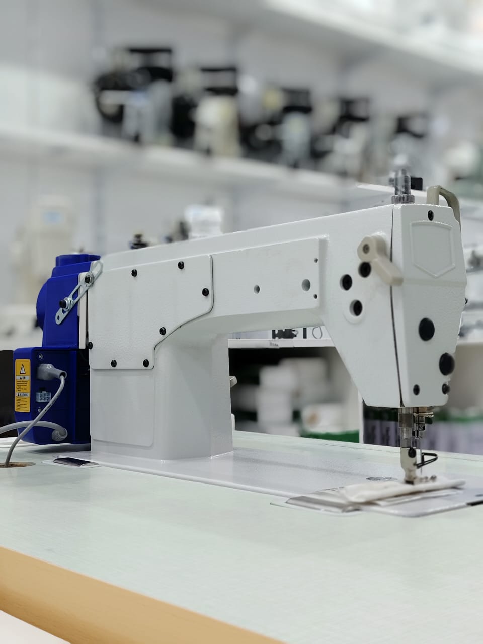 JIKU 5550 - 1 needle Lockstitch Machine with direct drive motor and table stand